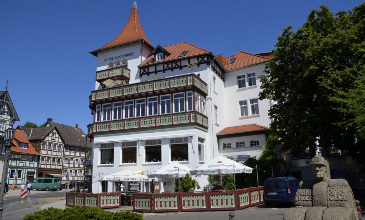 Fahrradfahrer Hotel Kronprinz in Salzdetfurth